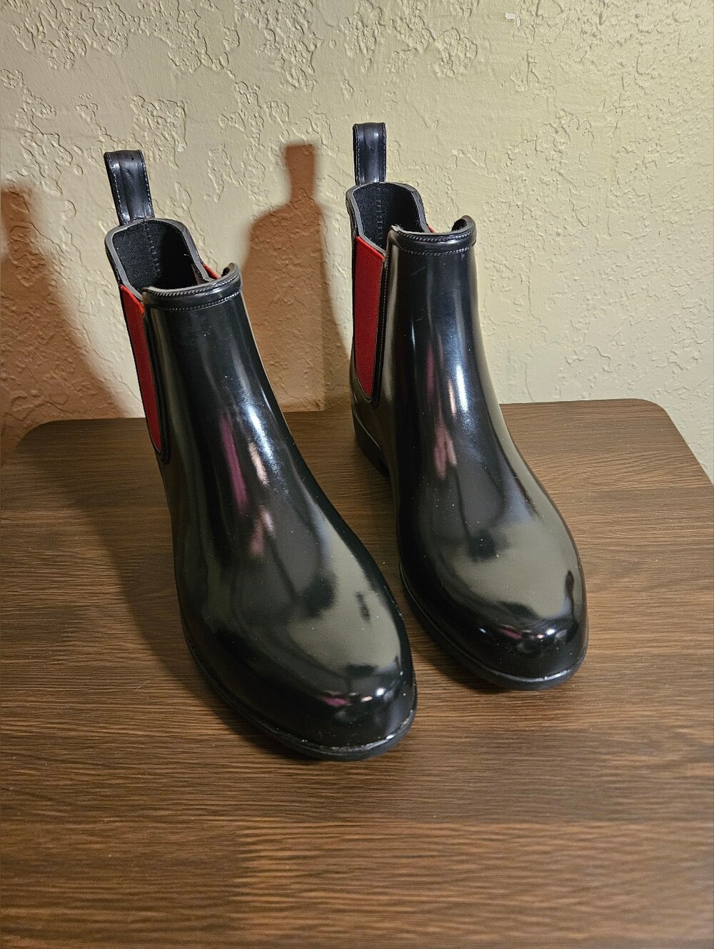 Lauren Ralph Lauren Tally Chelsea Rain Boots Black with Red Panels Size 8 EUC